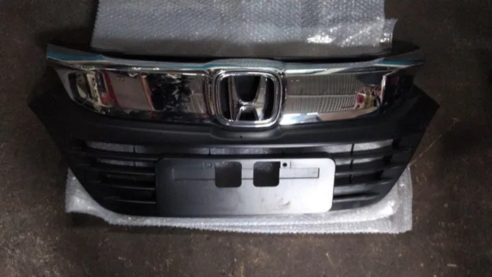 Grade preta e cromada Honda Hrv 19/20