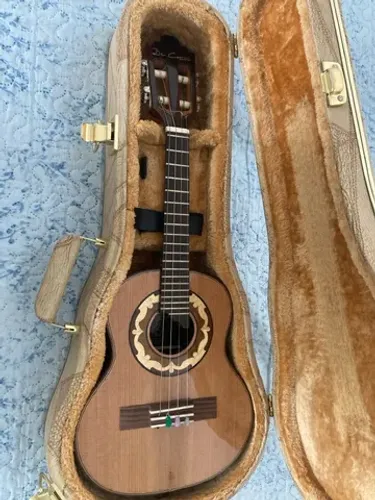 Cavaquinho Luthier De Castro Cedro + Imbuia com Captação e Case (Semi-novo 2023)
