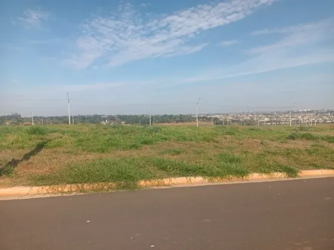 Ótimo terreno no condomínio Quinta do Lago 2 próximo da portaria!!!