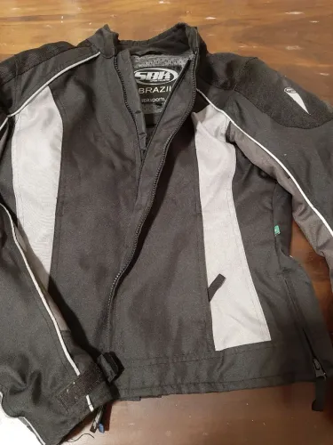 Roupa de motociclistas feminina