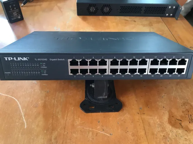 Switch Gigabit TP-Link 24 Portas