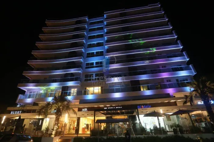 Cobertura Duplex na Praia Brava à 200 m da praia