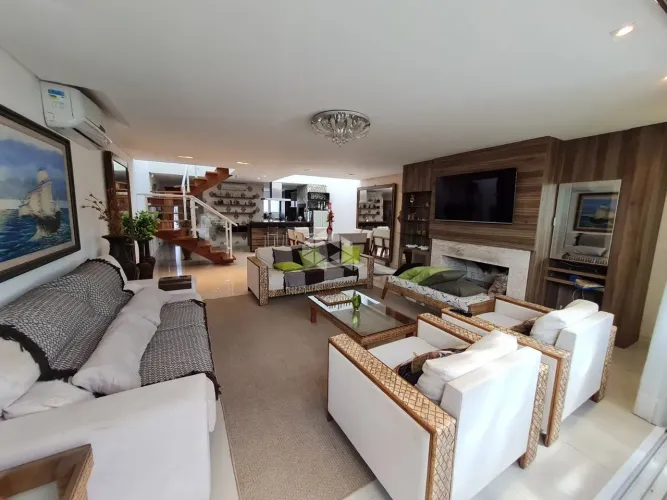 Sobrado na Beira-mar com 03 Suìtes, closet, living 3 ambientes,mobiliado e decorado, em At