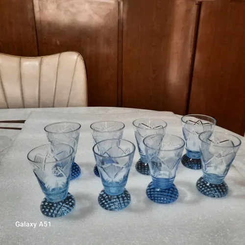 Jogo 8 copos Cristal Azul lapidados p/ Drinks e licor. Antigo.