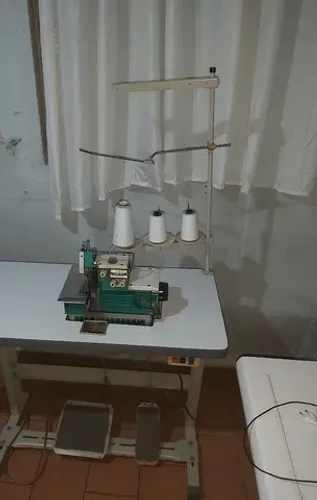 Maquina de costura Overlock Industrial Yamata (GN6-3) - Alta velocidade
