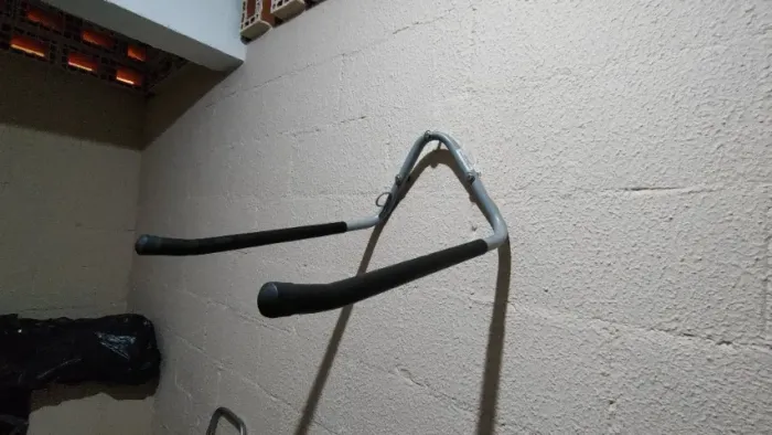 Suporte De Parede Para 2 Bicicletas Eqmax Cor Preto e Cinza - em bom estado