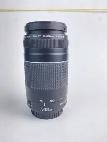 Lente Canon EF 75-300mm f/4-5.6 III - Zoom Teleobjetiva Versátil
