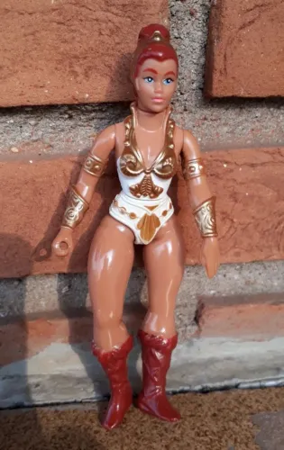 Boneca Action Figure - Teela dos Mestres do Universo FAVOR LER A DESCRIÇÃO!