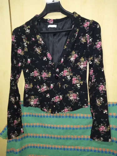 Casaquinho floral em cotelê