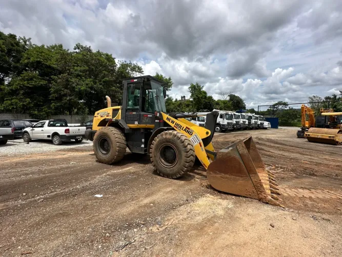 Pá carregadeira New Holland W130B 2021