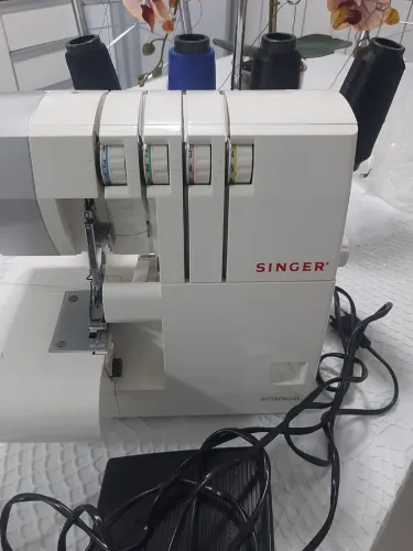 Máquina Overloque Singer Diferencial