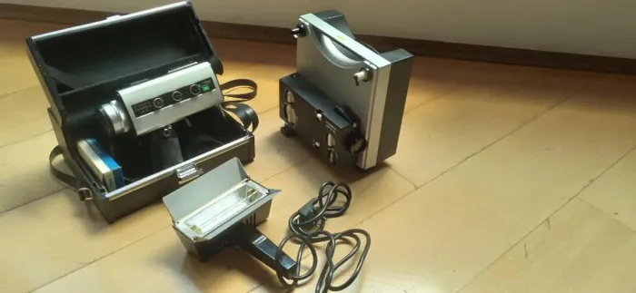 Conjunto de Filmadora Super 8 Yashica, Projetor e Refletor