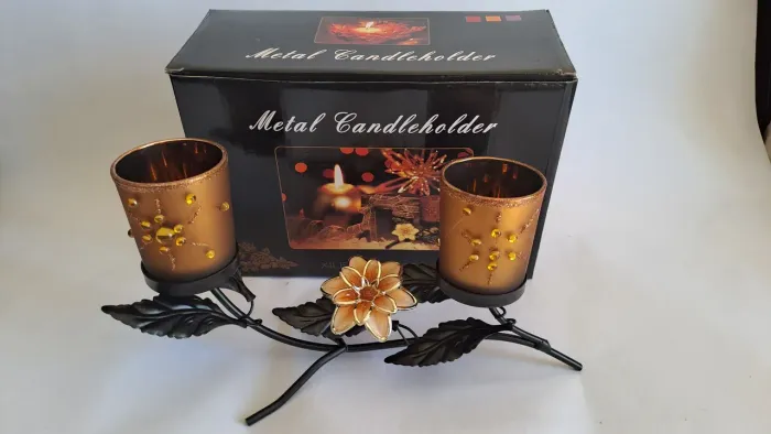 ** MT Castiçal de Metal com Flores para 2 Velas Cadleholder