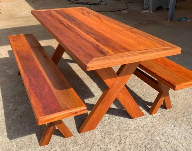 Mesa pé em "X"