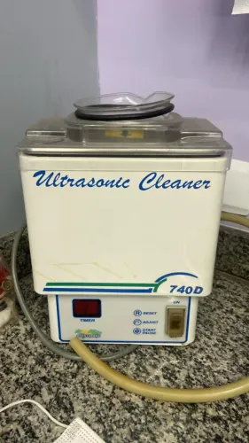Máquina de limpeza ultrassônica odontológica