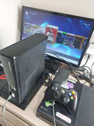 Xbox 360 slim desbloqueado AUTORA HD 500GB VARIOS JOGOS