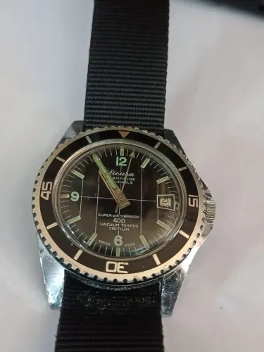 Relógio Sigura estilo submarino couro manual