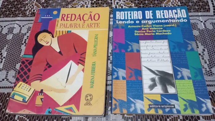 Dois livros didáticos sobre Redação