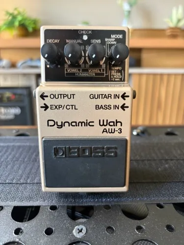 Boss AW-3 Dynamic Wah - Pedal para Guitarra e Baixo