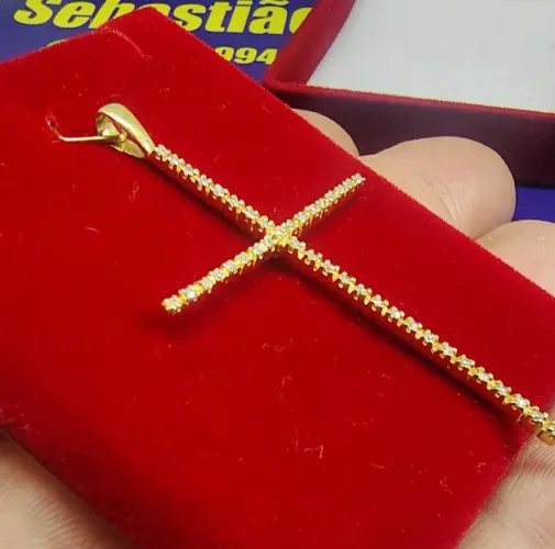 Pingente Diamantes Ouro 18 Kilates Diamantes 0.5 mm Tamanho 48 mm Peso 2.90 Gramas