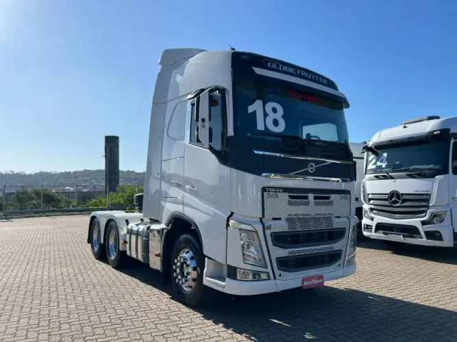 Volvo FH 540 Globetrotter 6x4 | Selectrucks.