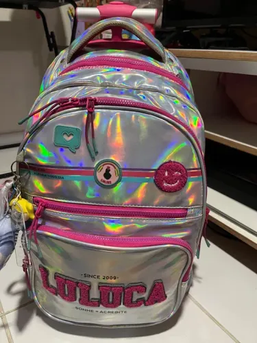 Mochila Luluca com rodinhas - Prata holográfica