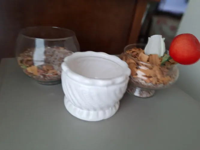 3 cachepôs de vidro e porcelana