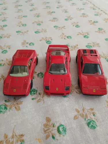 Ferraris 3 modelos escala 1/43 F40, GTO, 512 BB