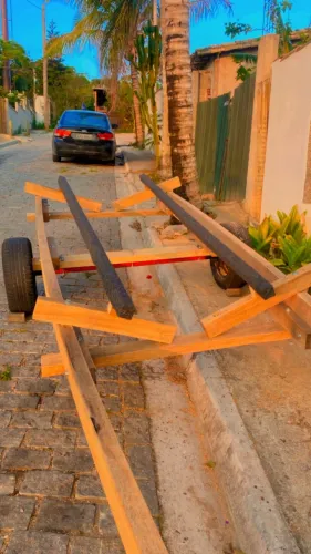 Carreta para lanchas de encalhe 