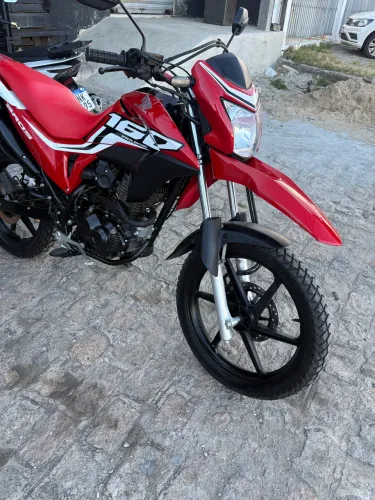 Vendo essa moto, nova é ela único dono
