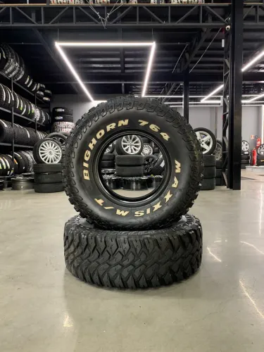 Pneus MAXXIS MUD 35x12,5x17 por R$2.200,00 cada 