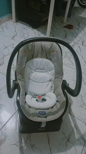 Bebê conforto chicco vai com a base  pra seu bebê dormir confortável 