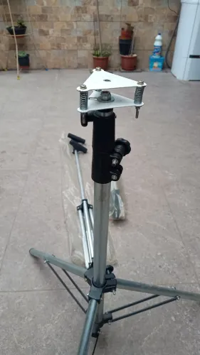 Tripé para projetor profissional 