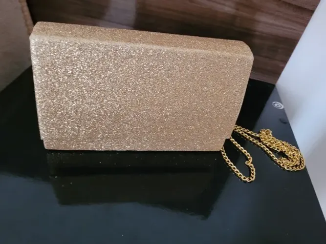 Bolsa de festa dourada