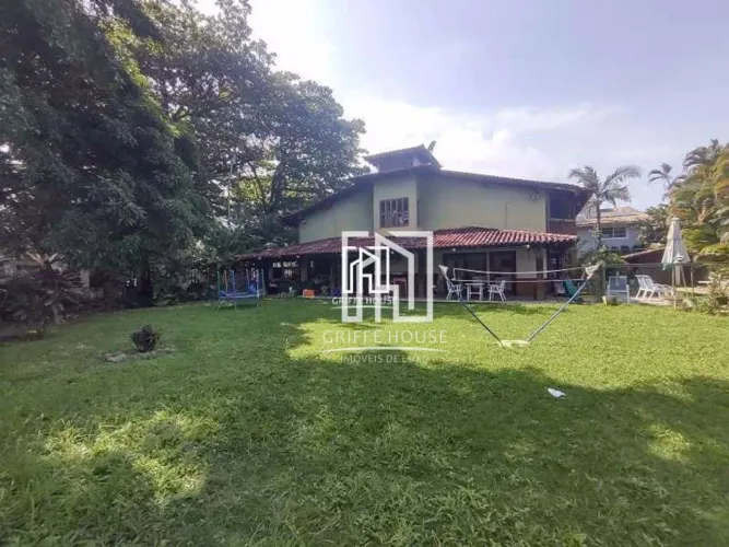 SANTA HELENA - CASA À VENDA COM 5 QUARTOS NA BARRA DA TIJUCA