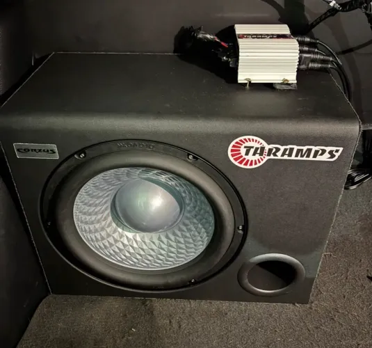Subwoofer UXP500 completo com caixa e módulo