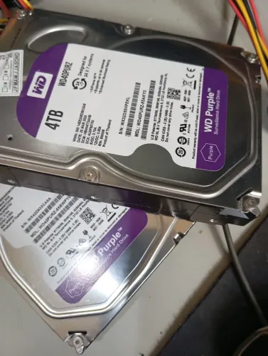 2 wd (werstern digital) 4 TB purple 