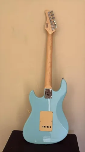 Vendo Guitarra em ótimo estado, nunca usada 
