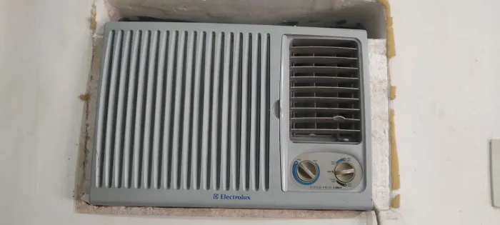 Ar condicionado de janela 7.500 BTUs 350 reais