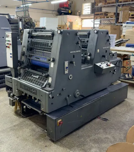 150 Offset Heidelberg GTO 52 Bicolor, Ano 1992, Formato 36 x 52 cm, Painel, Moletom, Máqui