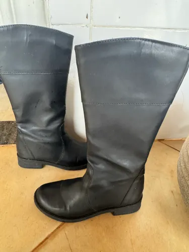 Bota feminina 33 trouxe da Argentina LEIA A DESCRIÇÃO