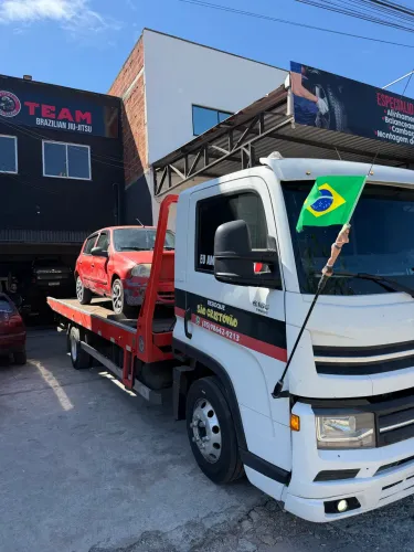 Serviço de reboque e transporte