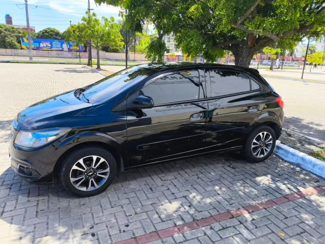 Chevrolet Onix Hatch LTZ 1.4 8V Flex Power Aut. 4P 2016