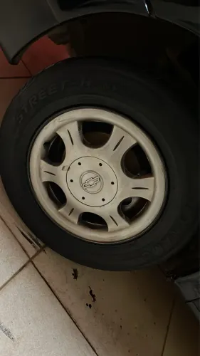 KIT 4 Rodas Liga-leve Aro 14 Astra com pneus 70% Faço gambira, procuro roda VW