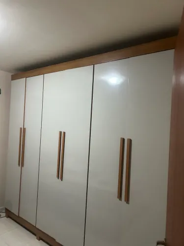 Vendo guarda roupa enorme, estado de novo.