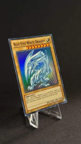 Yugioh Blue-Eyes White Dragon Dragão Branco de Olhos Azuis