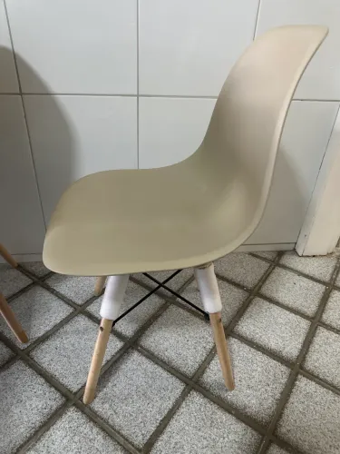 4 Cadeira eames