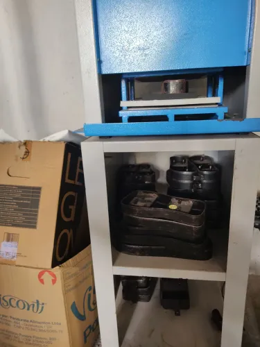 Máquina de fazer chinelos completa 220v PARCELO NO CARTÃO