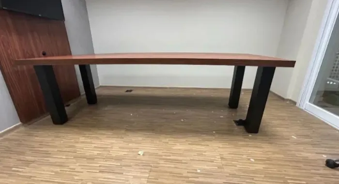 Mesa grande para escritório + painel para TV<br><br><br>(Pode vender sem o painel também)