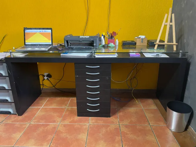 Mesa de computador tampo de vidro